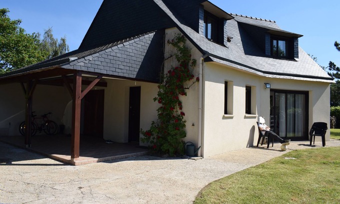 Ambon House | Rent House 400m from the beach