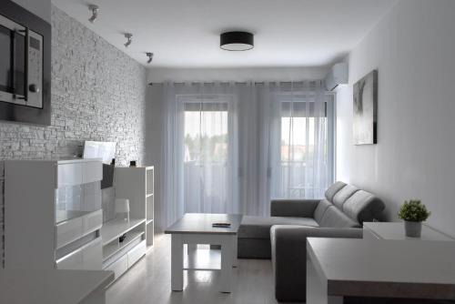 Grunwald Apartment | RentPlanet - Apartament przy Lotnisku