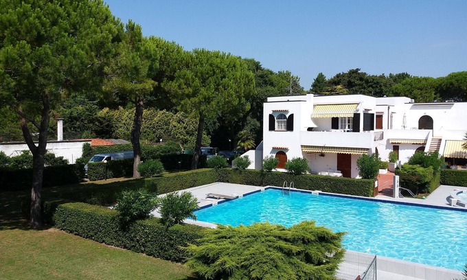 Faro House | Residece villa with swimming pool in Jesolo Lido