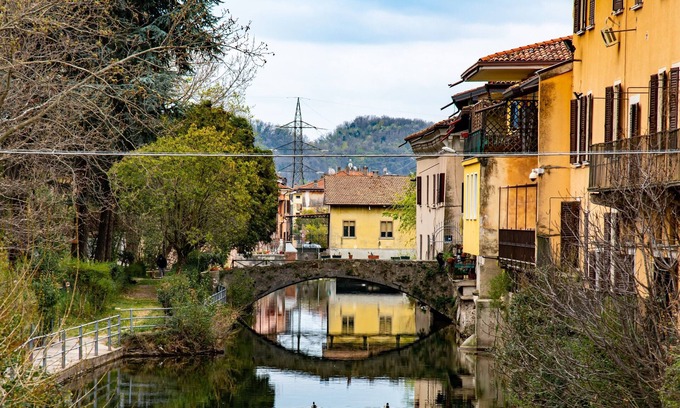 Villanuova sul Clisi Apartment | Residence Canneto Pool And Lake View, Villanuova sul Clisi, Italy