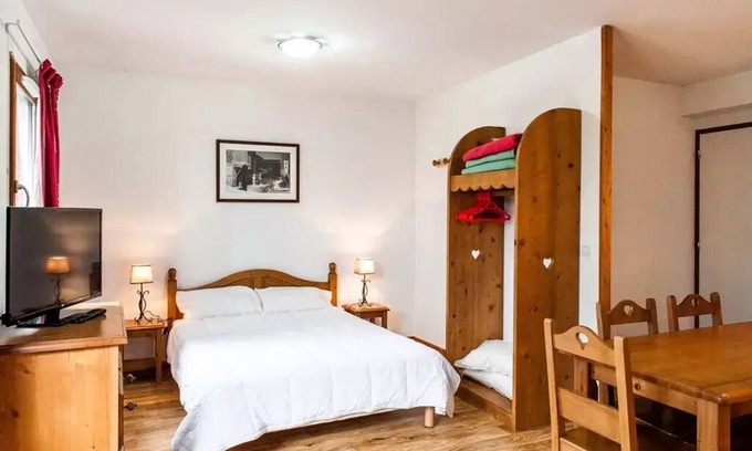 Besse-et-Saint-Anastaise Apartment | Residence Le Bois De La Reine* - Studio 4/6 People