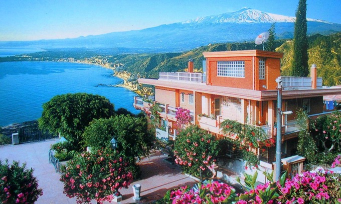 Taormina Villa | Residence Schuler - Apartment 'C' with sea and Mount Etna view
