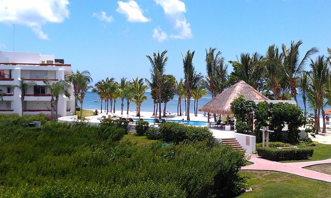 Costa Maya Condo | Residencias Reef 8230. Heated Pools, Jacuzzi, Beach Views, Free Wi-Fi!
