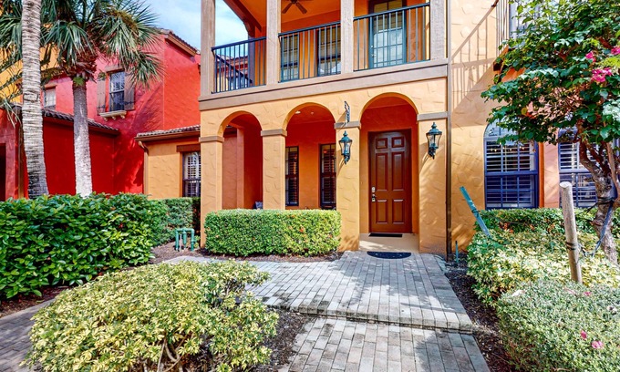 Ole Condo | Resort condo with private W/D, shared pool, and central AC