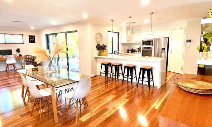 Burleigh Waters House | Resort Style Family Resort - Burleigh Waters