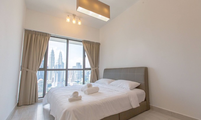 Kuala Lumpur City Centre Apartment | Resort view KLCC & KL Tower sweet suties 21