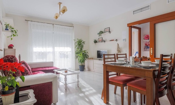 Poligono Sur Apartment | Rest and Elegance in Seville. 4 px - 2 bed. WIFI and A/C. PARKING.