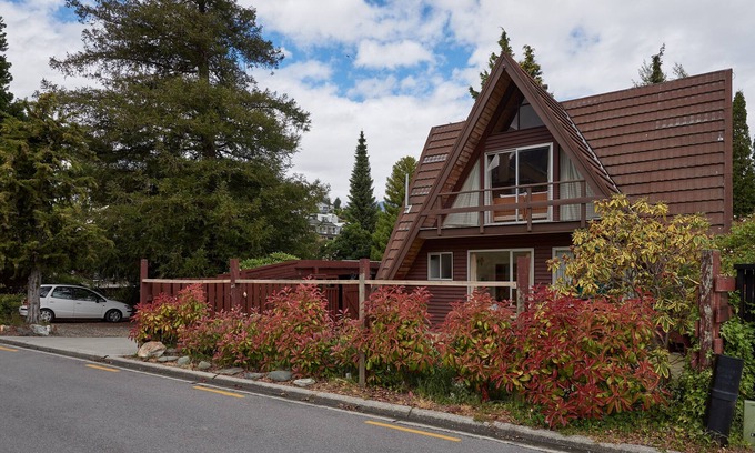 Queenstown City Centre Cottage | Rest and Relax - Queenstown Holiday Home