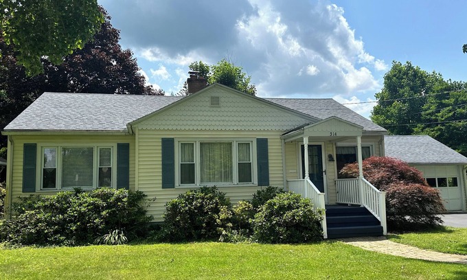 Jamestown House | Rest and Respite-a cozy home to gather in on vacation or be near family at LSS.