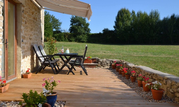 Auriolles Cottage | Restful and relaxing holiday cottage in South West France with swimming pool