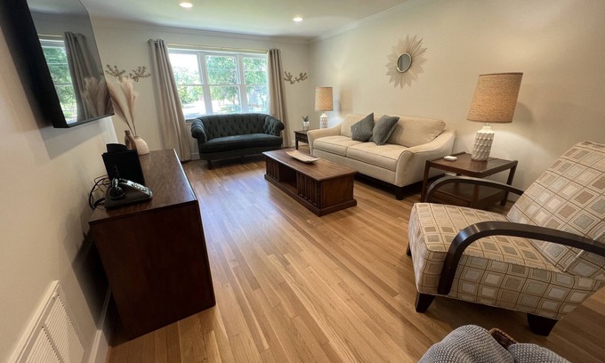 Hickory House | Restful Mid-Mod in the heart of Hickory