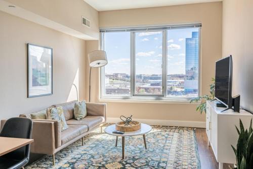 Reston Apartment | Reston 2br w pool gym nr dining drinks WDC-830