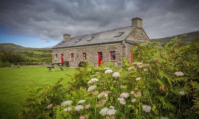 Caherdaniel Cottage | Restored 18C. Coastguard's Cottage on the shore of the beautiful Kenmare Estuary