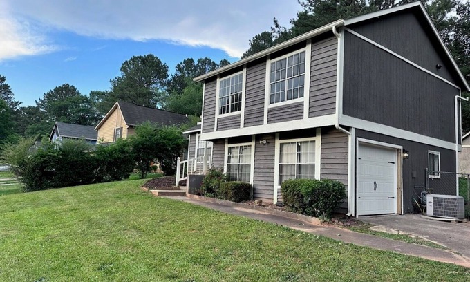 Decatur House | Retreat at Stone Mountain – Cozy 3BR Near Trails, MARTA & Downtown