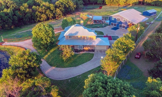 Irene House | Retreat Blooming Grove | A Retreat DFW Experience