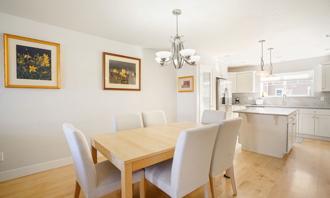 Longmont House | Retreat in quiet open concept townhome - 2 car garage, office,15 min to Boulder