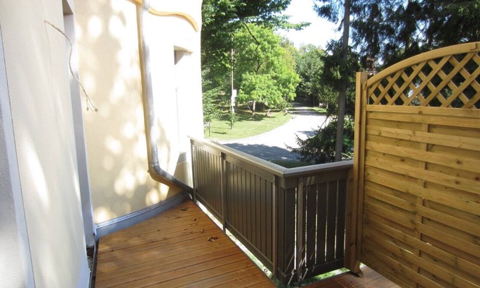 Hummelshain Ski Chalet | Retreat in the castle. with park, tower room, magnificent balcony overlooking the park; barrier-free