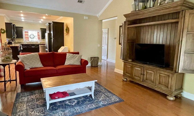 Lyons House | Retreat in the Heart of Lyons