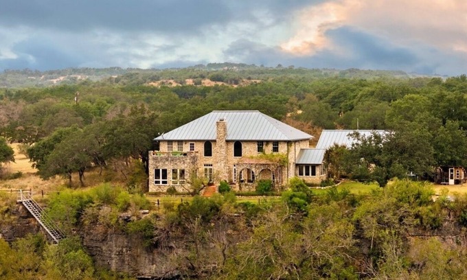Spicewood House | Retreat on the Pedernales River At Stone Home Ranch