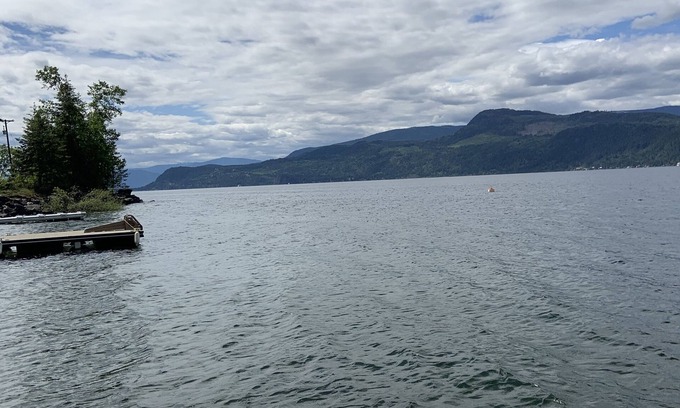 Blind Bay House | Retreat to Clancy on water front with private dock