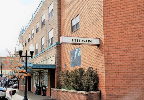 Downtown Klamath Falls Apartment | Retro-Chic Escape 208