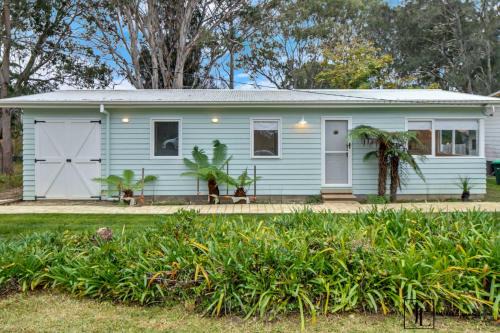 Mossy Point House | Retro Coastal Cottage