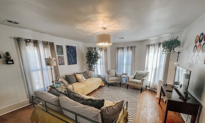 Tahlequah Apartment | Retro Retreat: Our Fun & Funky DOWNTOWN Tahlequah Apartment