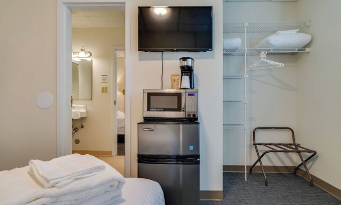 Music Row Apartment | Revamped Dorm Room in Historic Building! Scarritt Bennett Center