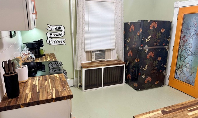 Old Southwest Apartment | Reynard's Bliss - Historic Roanoke Apt Near Carilion & Downtown - Pet Friendly