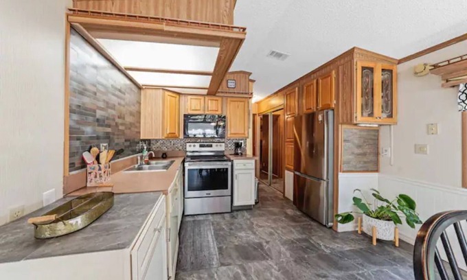 River Ranch House | *Rhinestone, Cowboy Retreat*nn