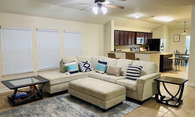 Clodine House | Richmond, Tx Spacious 3BR/2BA Single Family Home