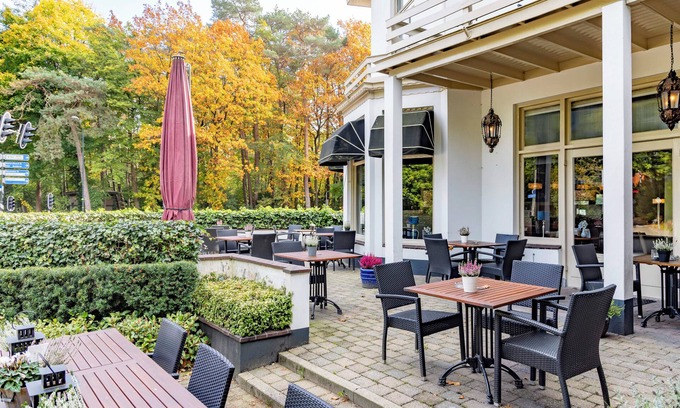 Apeldoorn Hotel | Ride and Relax with Free Parking and Trail Access Near Julianatoren Amusement
