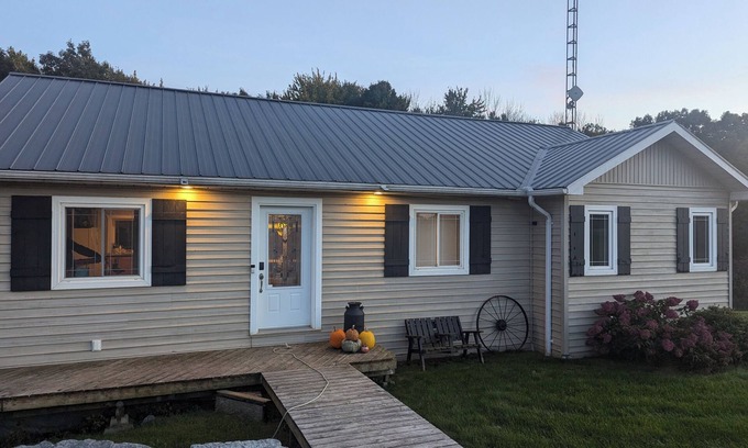 Picton House | Ridge Retreat in the County, minutes from Sandbanks, Picton & Bloomfield