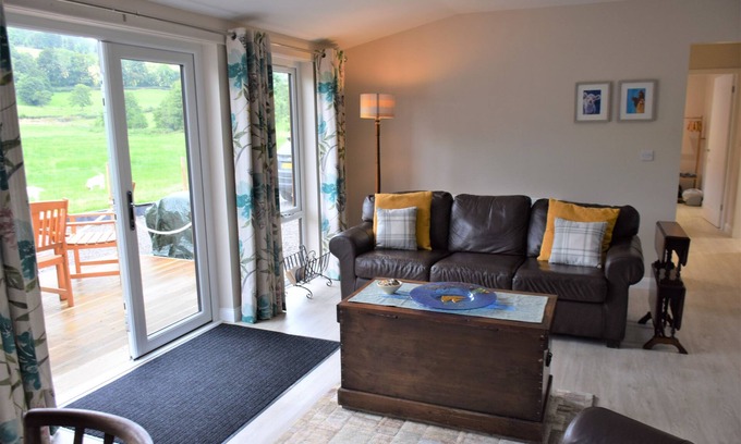 Newbridge Cottage | Ridge View Lodge - a lodge that sleeps 3 guests in 2 bedrooms