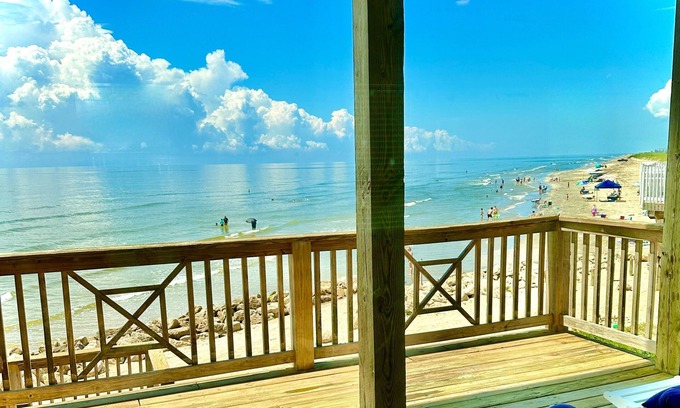 San Luis House | Right On the Beach! Oceanfront, 2 Master Bedrooms, Minutes from Galveston