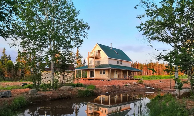 Indian Brook Apartment | Right on the SEA | ENVIRONMENTALLY FRIENDLY | Sea + Mountains | Honeymoon Suite