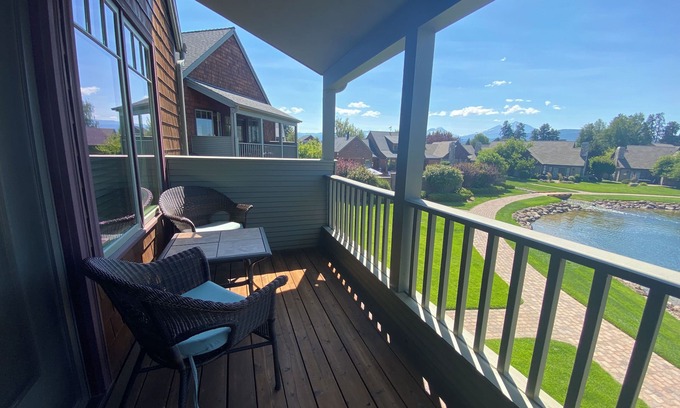Sisters Condo | Riley`s Mt View Condo near downtown Sisters, community pool & spa