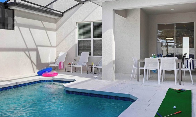 Florida Center House | Riley's Roost | Fab Villa w Luxe Suites, Safari BR, Grand LR - Near Top Shopping