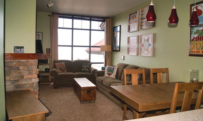 Snowshoe Condo | Rimfire 143 - One of a kind 1-bedroom in Snowshoe Village.