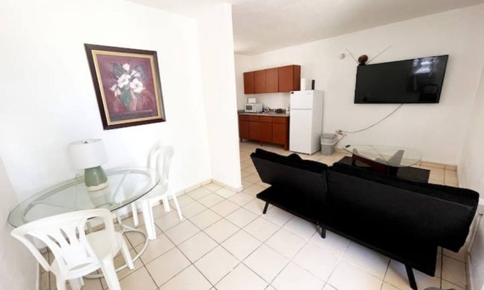 3ra Seccion Apartment | Rincón frente al lago Levittown