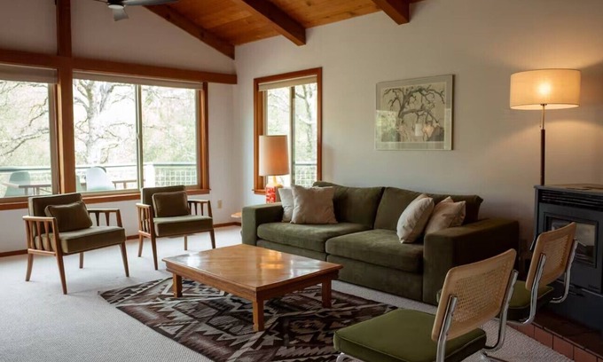 Mariposa House | Ringrose House . Creekside Canyon . Getaway