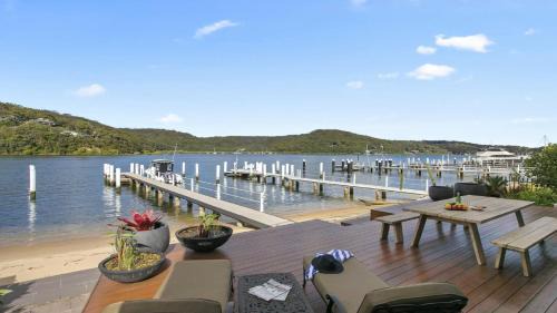 Booker Bay House | Riptides Booker Bay -Waterfront apartment, walk to shops & cafes