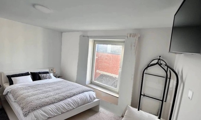 Charleroi Apartment | Rive Gauche G center - train station - airport