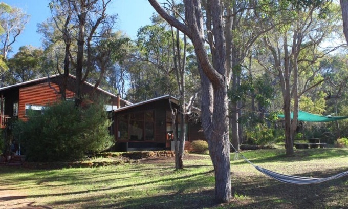 Yallingup Siding House | Rivendell Lodge, Luxury lodge located in a vineyard with onsite Tennis Court
