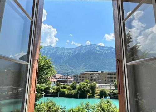 Interlaken Apartment | River 2 -Kissed Retreat with Iconic Jungfraujoch View