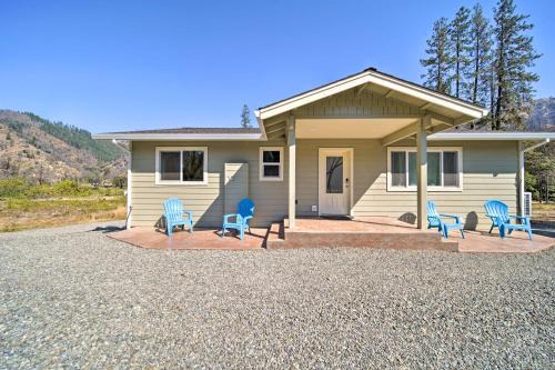 Junction City House | River Acres Retreat with Grill and River Access!