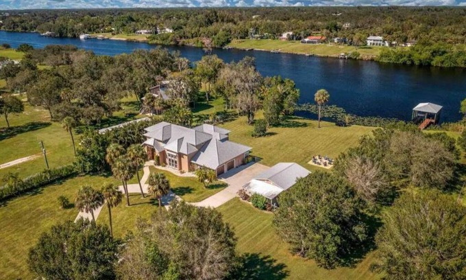 LaBelle House | River Bank Hideaway, "Go With The Flow" RIVERFRONT 3 Acres- "Heated Pool/Spa"