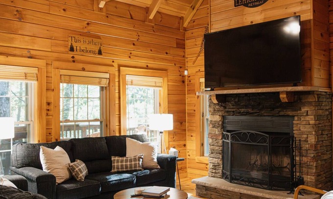 White Haven Cabin | River front cabin in the Pocono mountains with property access to D&L Trail