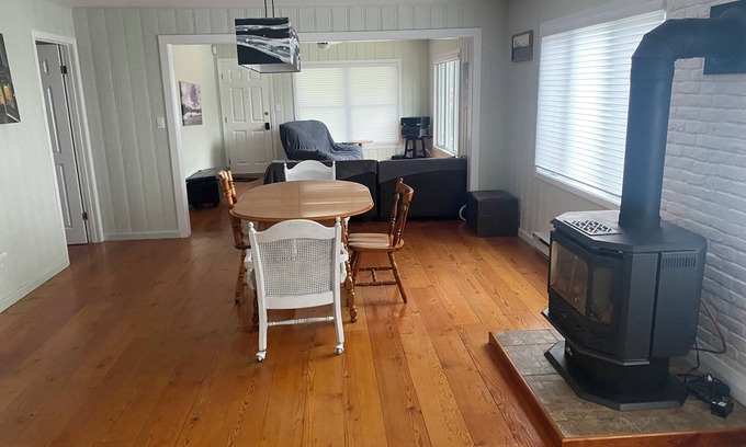 Port Dover Apartment | River front cottage close to the beach