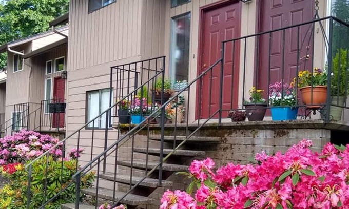 Kent Condo | River Getaway Only a Mile from Town